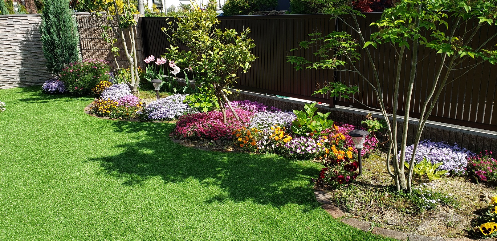  雑草対策で人工芝施工　福岡県宗像市公園通り・花野由美様のお庭