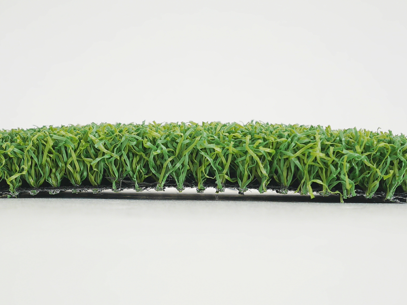 スマイルグリーンの人工芝、カールタイプ芝丈16㎜（ゴルフ・パター）